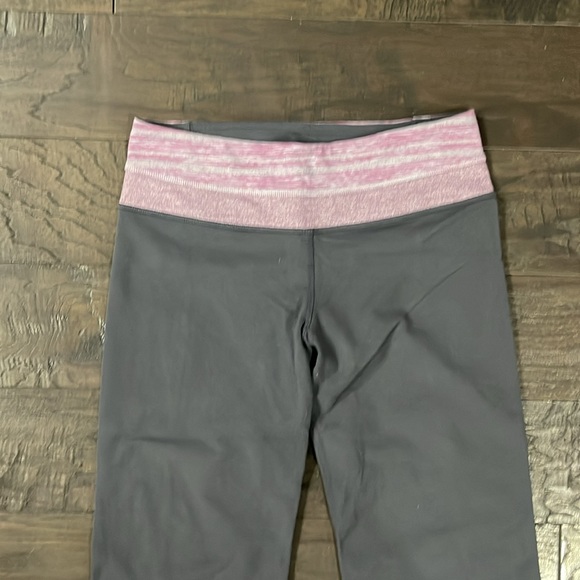 Lululemon Women’s Leggings 18” Inseam Gray/Purple Size 6 - Picture 2 of 3